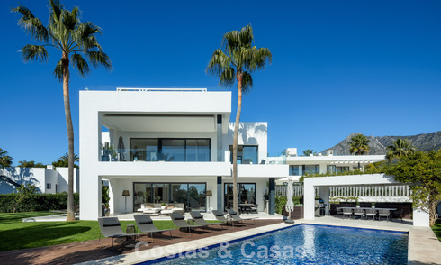 Contemporary luxury villa for sale, in an exclusive, gated community on Marbella’s prestigious Golden Mile 776704