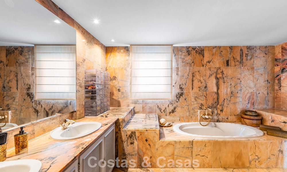 Charming townhouse with private pool for sale, in a sought after golf enclave of La Quinta, Marbella – Benahavis 776640