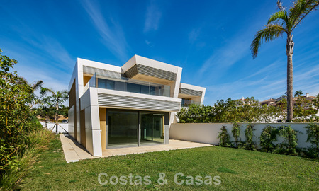 Modern, semi-detached villa with sea views for sale in a luxury resort in Mijas Costa, Costa del Sol 776817
