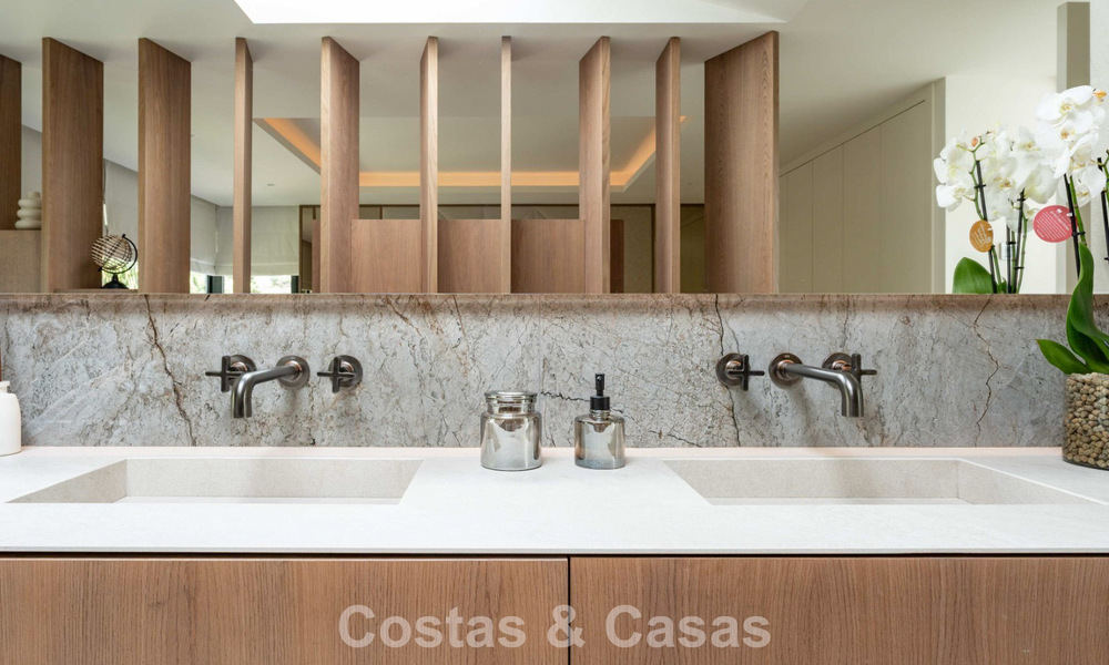 Renovated modern luxury villa for sale in a prestigious residential area in Marbella East 777024