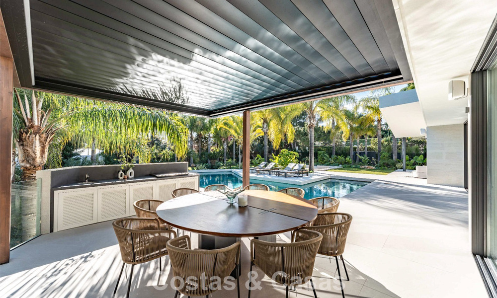 Renovated modern luxury villa for sale in a prestigious residential area in Marbella East 777026