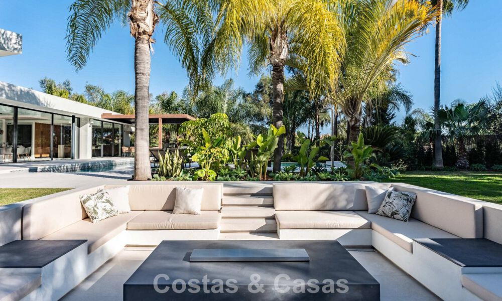 Renovated modern luxury villa for sale in a prestigious residential area in Marbella East 777027