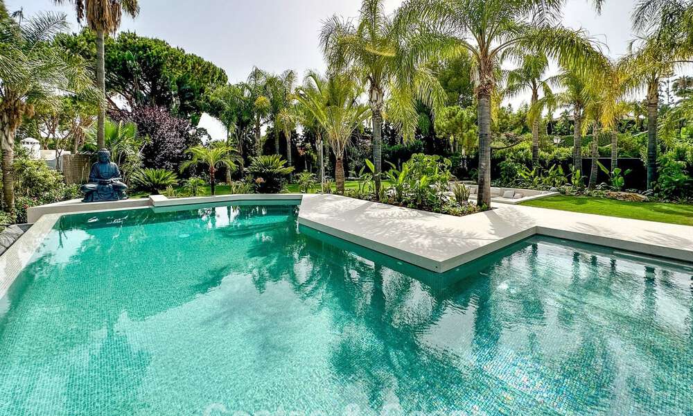Renovated modern luxury villa for sale in a prestigious residential area in Marbella East 777037
