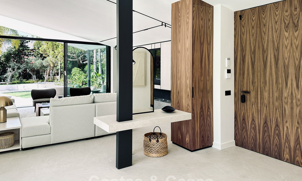 Renovated modern luxury villa for sale in a prestigious residential area in Marbella East 777042