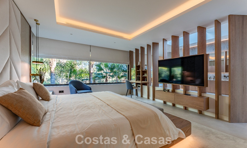 Renovated modern luxury villa for sale in a prestigious residential area in Marbella East 777045