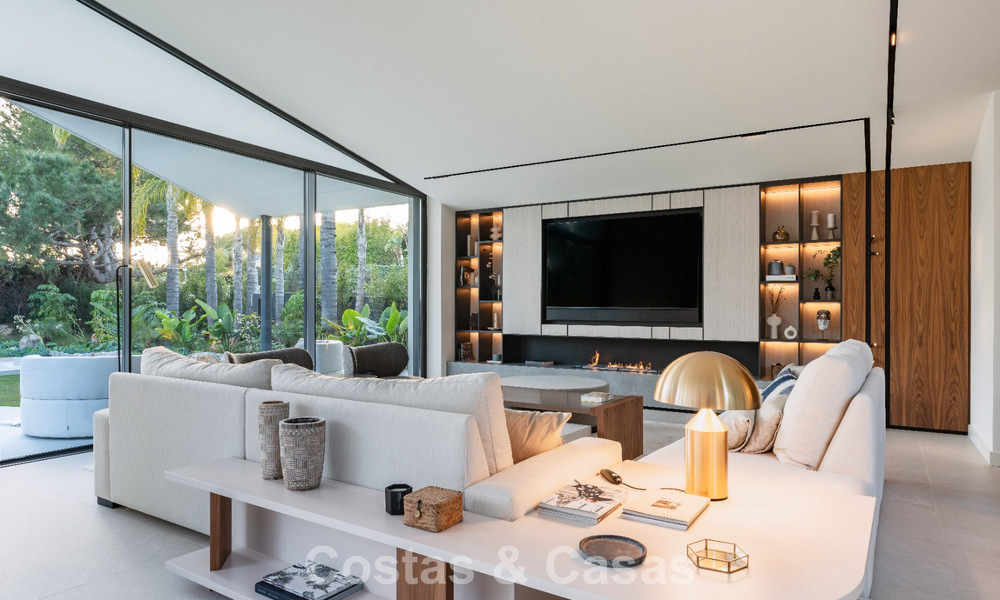 Renovated modern luxury villa for sale in a prestigious residential area in Marbella East 777054