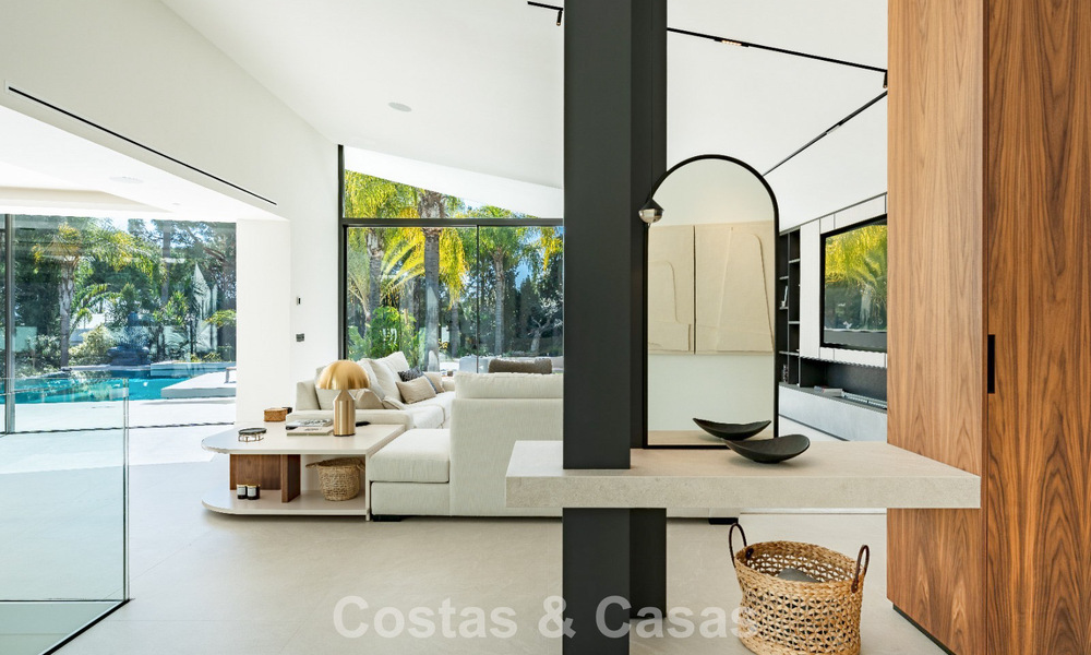 Renovated modern luxury villa for sale in a prestigious residential area in Marbella East 777056