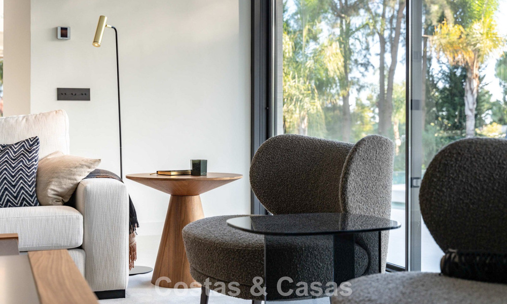Renovated modern luxury villa for sale in a prestigious residential area in Marbella East 777058