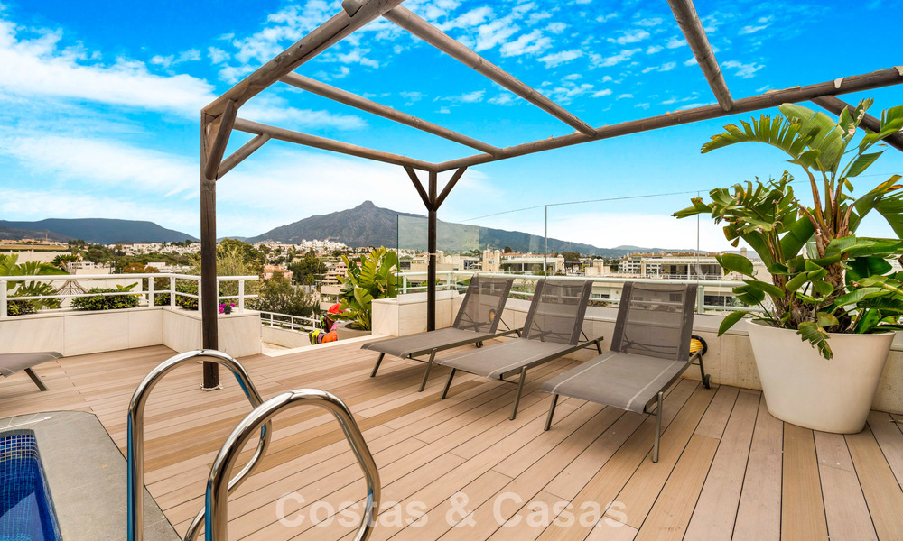 Exclusive, spacious duplex penthouse for sale, with private pool and sea view, close to the beach in Puerto Banus, Marbella 776948