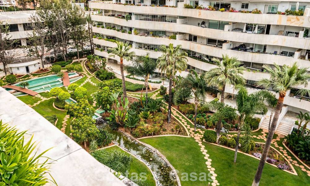 Exclusive, spacious duplex penthouse for sale, with private pool and sea view, close to the beach in Puerto Banus, Marbella 776951