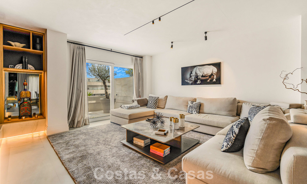 Exclusive, spacious duplex penthouse for sale, with private pool and sea view, close to the beach in Puerto Banus, Marbella 776954