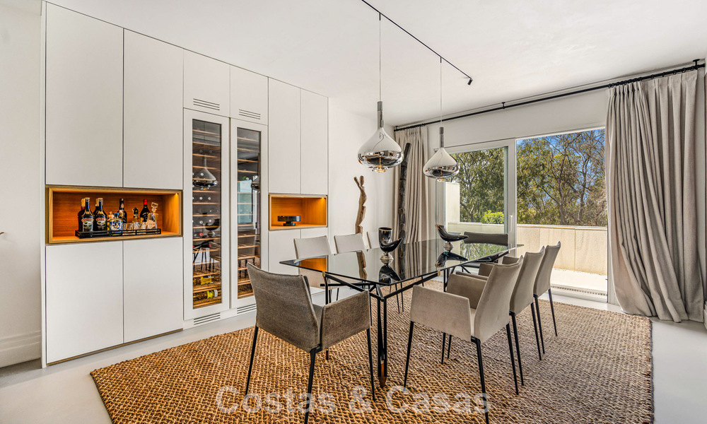 Exclusive, spacious duplex penthouse for sale, with private pool and sea view, close to the beach in Puerto Banus, Marbella 776955