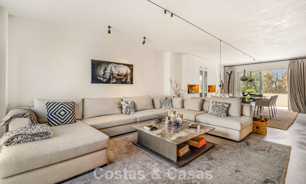 Exclusive, spacious duplex penthouse for sale, with private pool and sea view, close to the beach in Puerto Banus, Marbella 776959