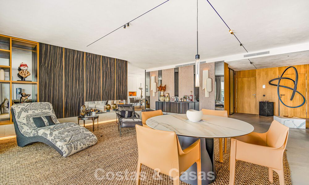Exclusive, spacious duplex penthouse for sale, with private pool and sea view, close to the beach in Puerto Banus, Marbella 776961