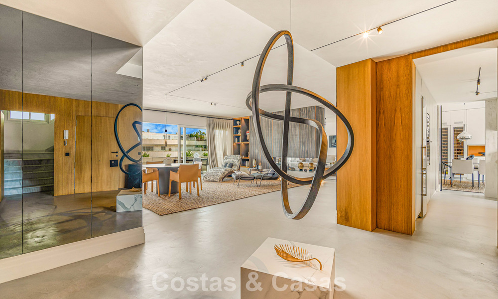 Exclusive, spacious duplex penthouse for sale, with private pool and sea view, close to the beach in Puerto Banus, Marbella 776963