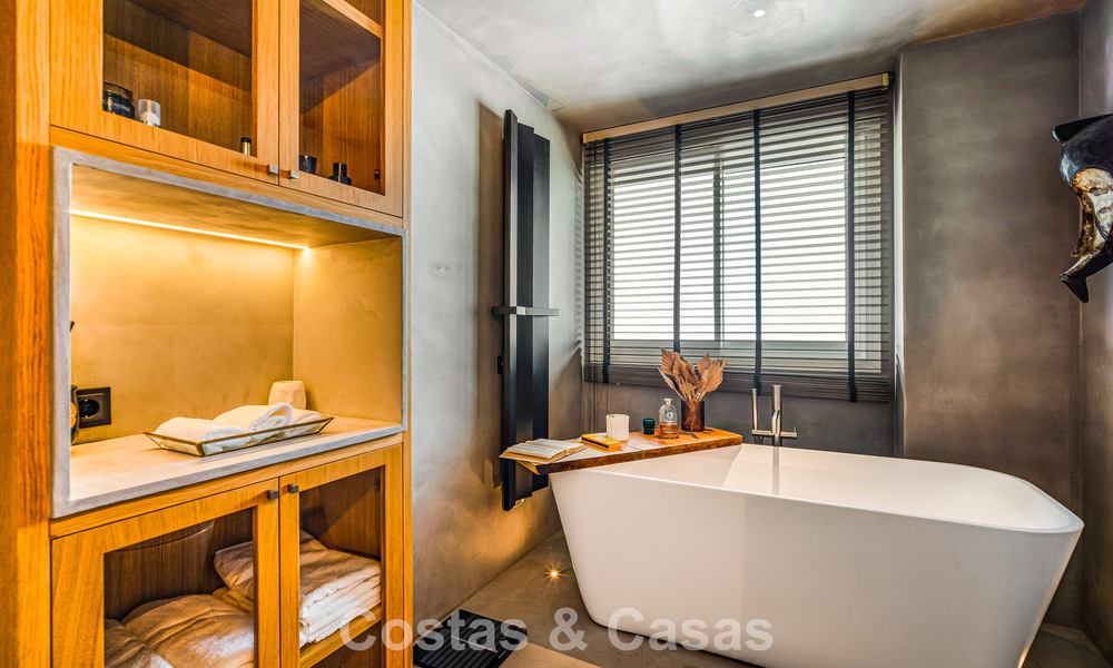 Exclusive, spacious duplex penthouse for sale, with private pool and sea view, close to the beach in Puerto Banus, Marbella 776968