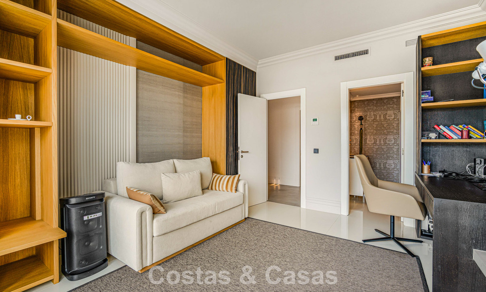 Exclusive, spacious duplex penthouse for sale, with private pool and sea view, close to the beach in Puerto Banus, Marbella 776973