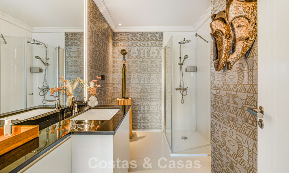 Exclusive, spacious duplex penthouse for sale, with private pool and sea view, close to the beach in Puerto Banus, Marbella 776974