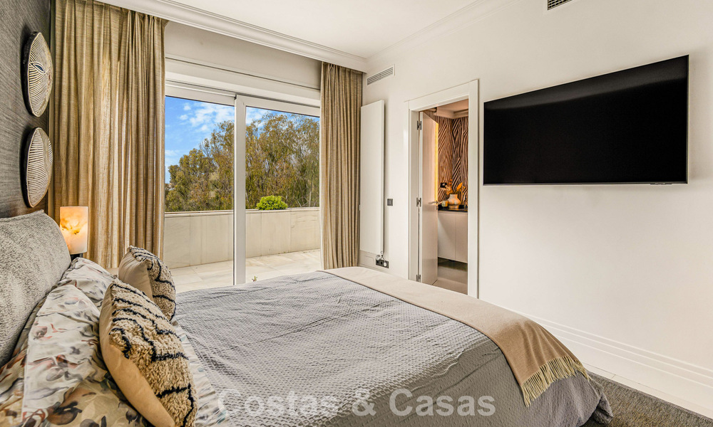 Exclusive, spacious duplex penthouse for sale, with private pool and sea view, close to the beach in Puerto Banus, Marbella 776976