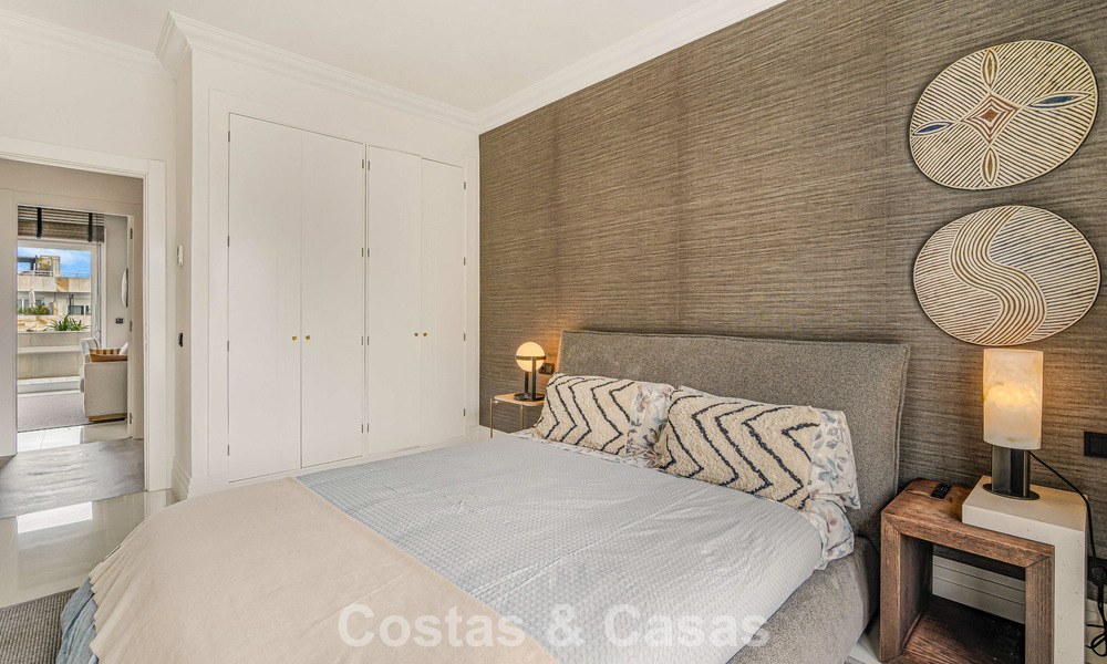 Exclusive, spacious duplex penthouse for sale, with private pool and sea view, close to the beach in Puerto Banus, Marbella 776977
