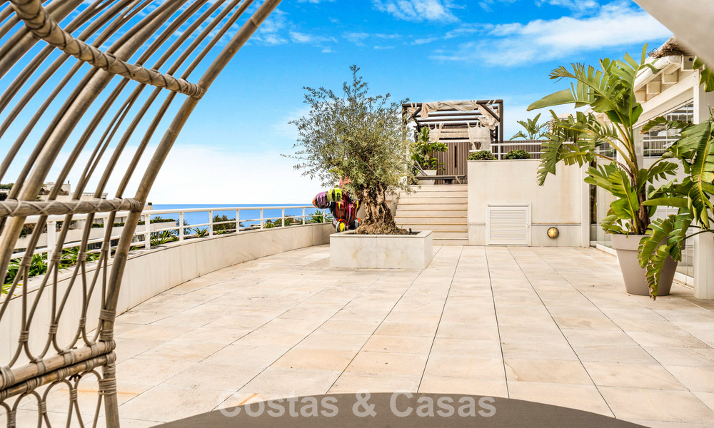 Exclusive, spacious duplex penthouse for sale, with private pool and sea view, close to the beach in Puerto Banus, Marbella 776987
