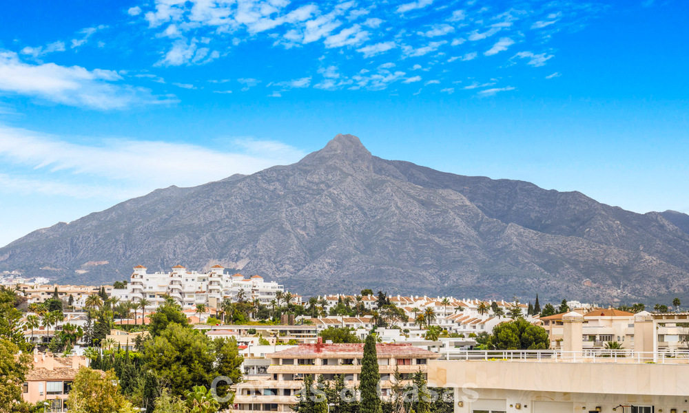 Exclusive, spacious duplex penthouse for sale, with private pool and sea view, close to the beach in Puerto Banus, Marbella 776988