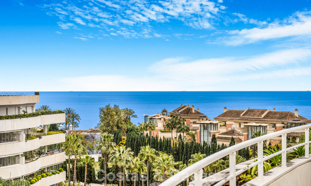 Exclusive, spacious duplex penthouse for sale, with private pool and sea view, close to the beach in Puerto Banus, Marbella 776989