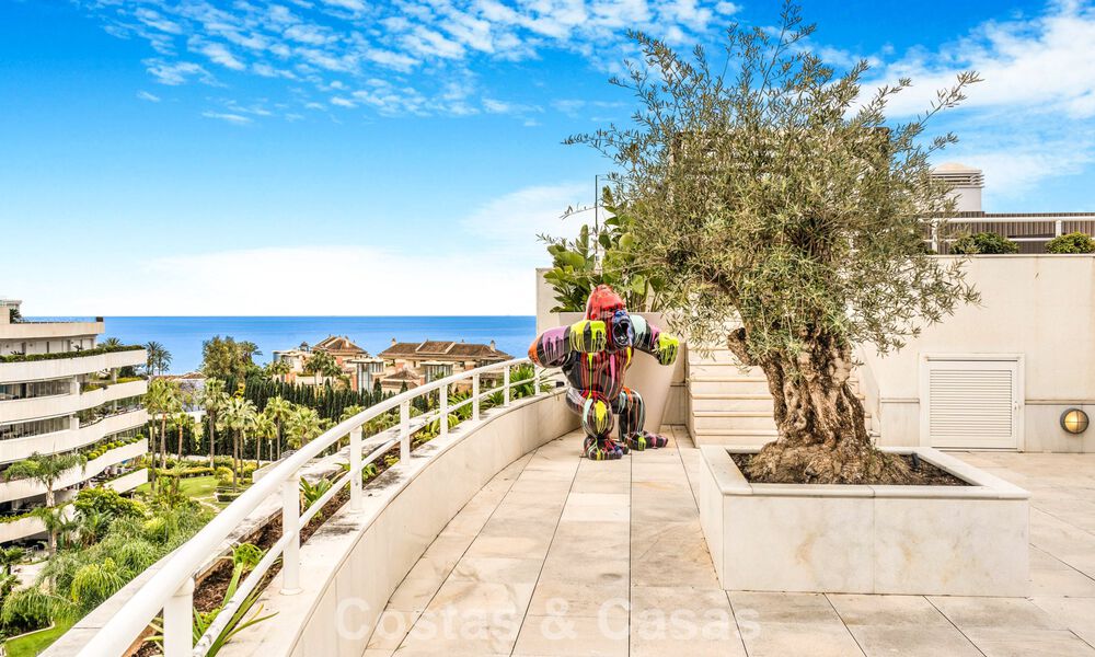 Exclusive, spacious duplex penthouse for sale, with private pool and sea view, close to the beach in Puerto Banus, Marbella 776990
