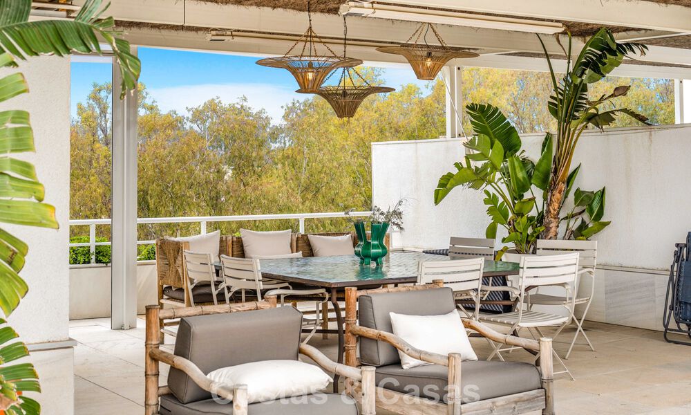 Exclusive, spacious duplex penthouse for sale, with private pool and sea view, close to the beach in Puerto Banus, Marbella 776991