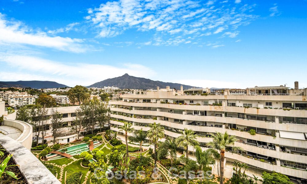 Exclusive, spacious duplex penthouse for sale, with private pool and sea view, close to the beach in Puerto Banus, Marbella 776997