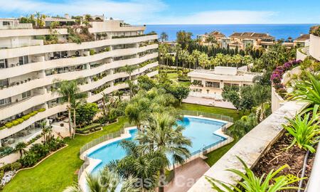 Exclusive, spacious duplex penthouse for sale, with private pool and sea view, close to the beach in Puerto Banus, Marbella 776998