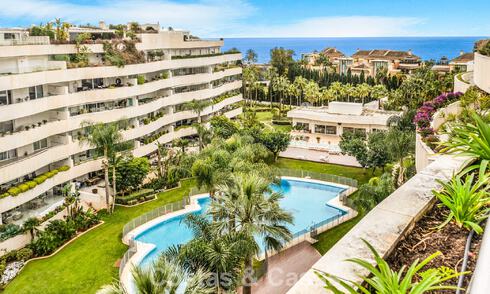 Exclusive, spacious duplex penthouse for sale, with private pool and sea view, close to the beach in Puerto Banus, Marbella 776998