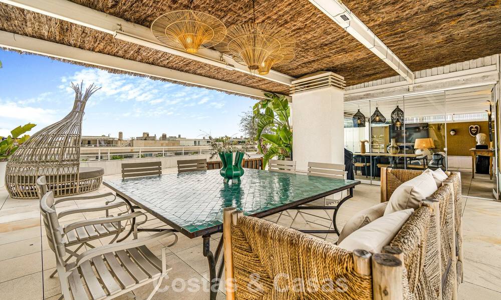 Exclusive, spacious duplex penthouse for sale, with private pool and sea view, close to the beach in Puerto Banus, Marbella 777001