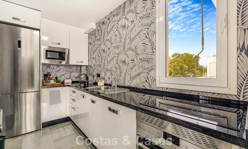 Exclusive, spacious duplex penthouse for sale, with private pool and sea view, close to the beach in Puerto Banus, Marbella 777003