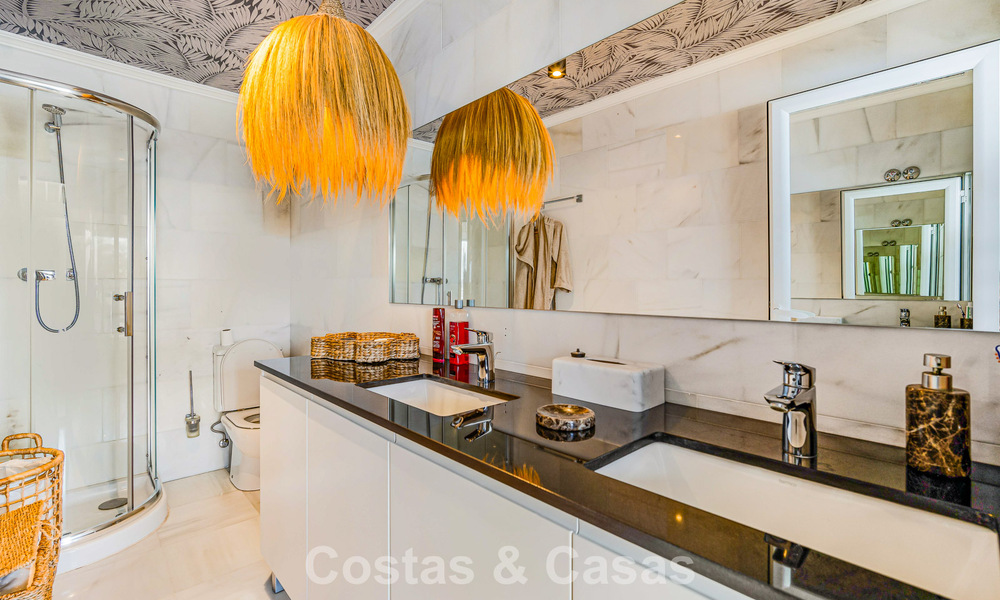 Exclusive, spacious duplex penthouse for sale, with private pool and sea view, close to the beach in Puerto Banus, Marbella 777004