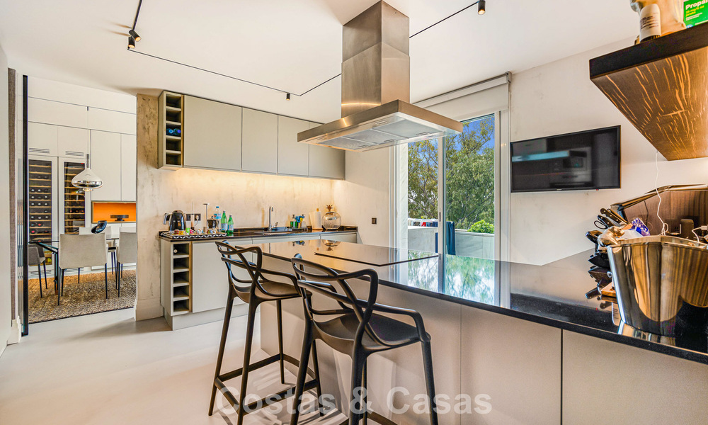Exclusive, spacious duplex penthouse for sale, with private pool and sea view, close to the beach in Puerto Banus, Marbella 777006