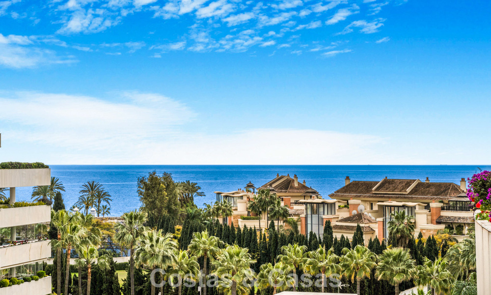 Exclusive, spacious duplex penthouse for sale, with private pool and sea view, close to the beach in Puerto Banus, Marbella 777009