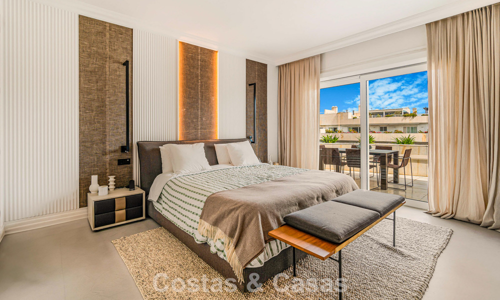 Exclusive, spacious duplex penthouse for sale, with private pool and sea view, close to the beach in Puerto Banus, Marbella 777011