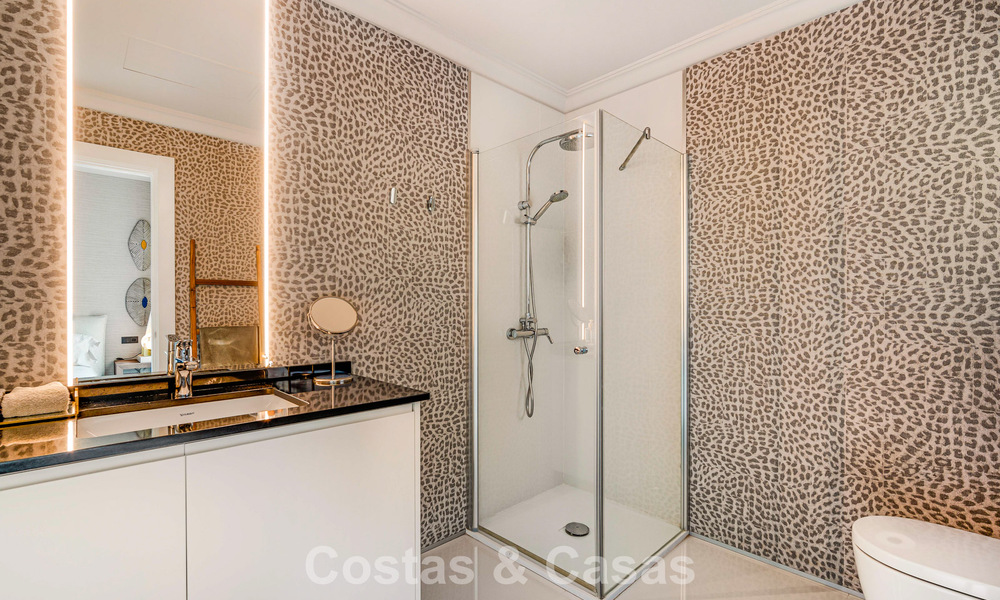 Exclusive, spacious duplex penthouse for sale, with private pool and sea view, close to the beach in Puerto Banus, Marbella 777013