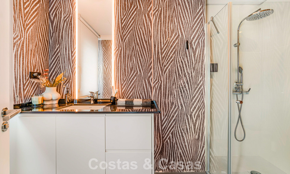 Exclusive, spacious duplex penthouse for sale, with private pool and sea view, close to the beach in Puerto Banus, Marbella 777015