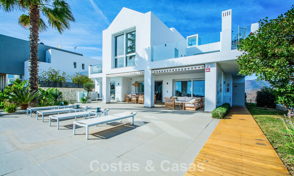 Contemporary Mediterranean luxury villa with panoramic mountain and sea views for sale in East Marbella 776839