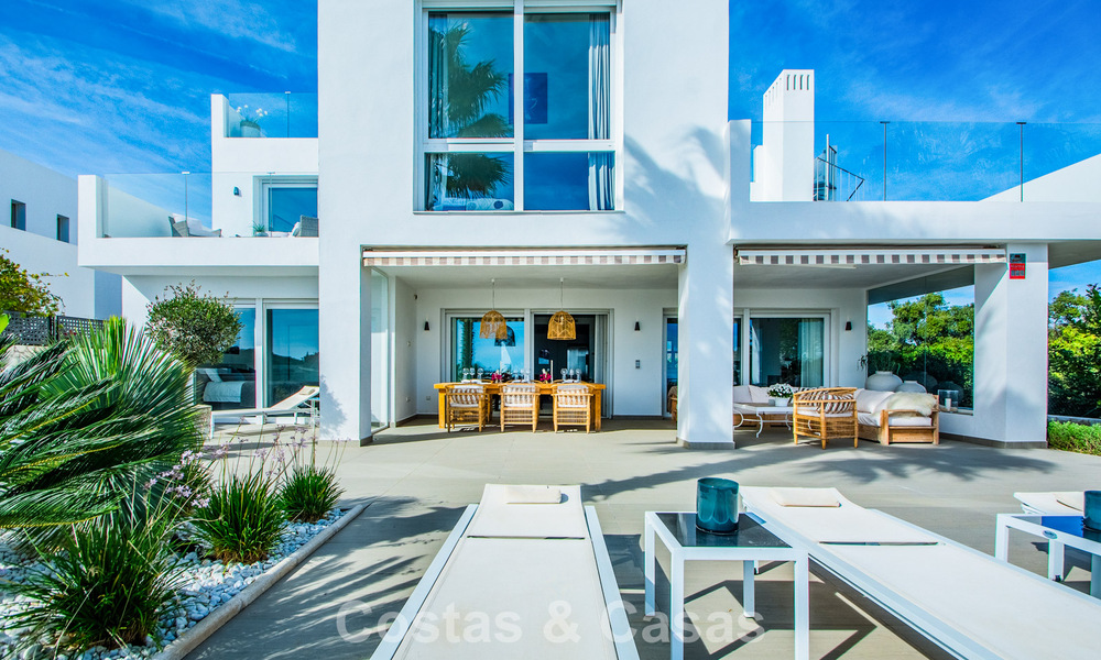 Contemporary Mediterranean luxury villa with panoramic mountain and sea views for sale in East Marbella 776842