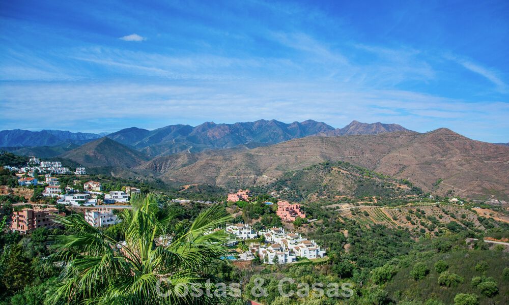 Contemporary Mediterranean luxury villa with panoramic mountain and sea views for sale in East Marbella 776904
