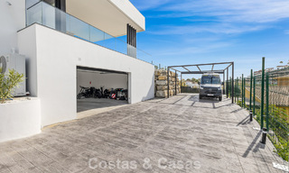 Move-in ready villa with modern architecture for sale in a secure residential area of Marbella - Benahavis 777129 