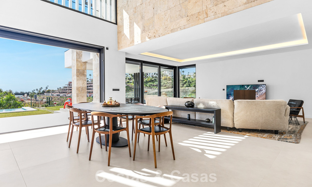 Move-in ready villa with modern architecture for sale in a secure residential area of Marbella - Benahavis 777133