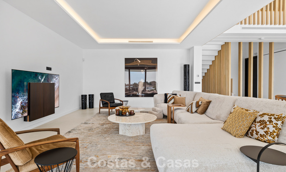 Move-in ready villa with modern architecture for sale in a secure residential area of Marbella - Benahavis 777136