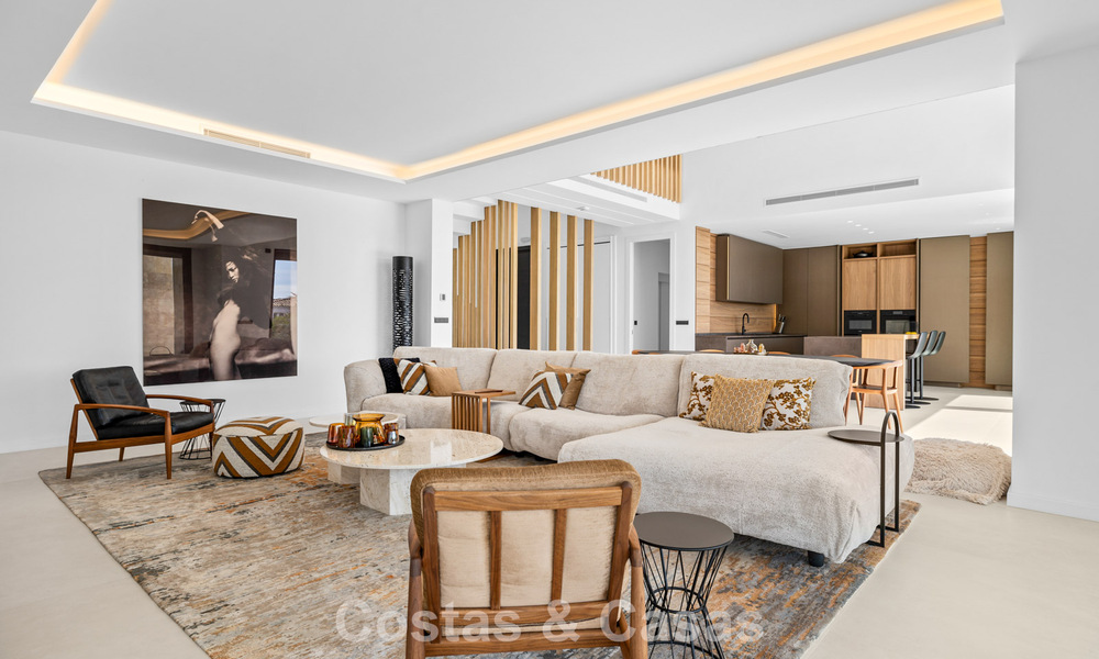 Move-in ready villa with modern architecture for sale in a secure residential area of Marbella - Benahavis 777137