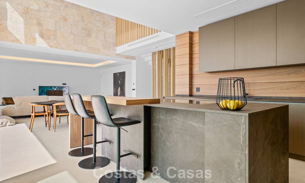Move-in ready villa with modern architecture for sale in a secure residential area of Marbella - Benahavis 777139