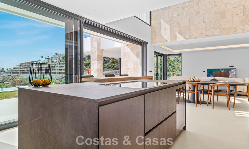 Move-in ready villa with modern architecture for sale in a secure residential area of Marbella - Benahavis 777140