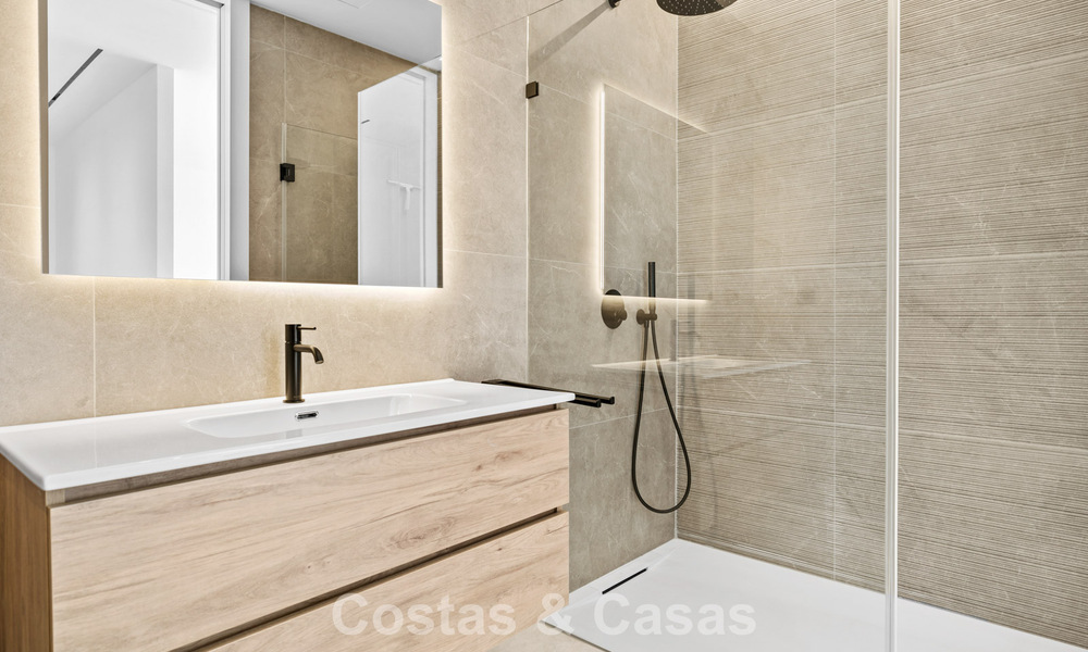 Move-in ready villa with modern architecture for sale in a secure residential area of Marbella - Benahavis 777146